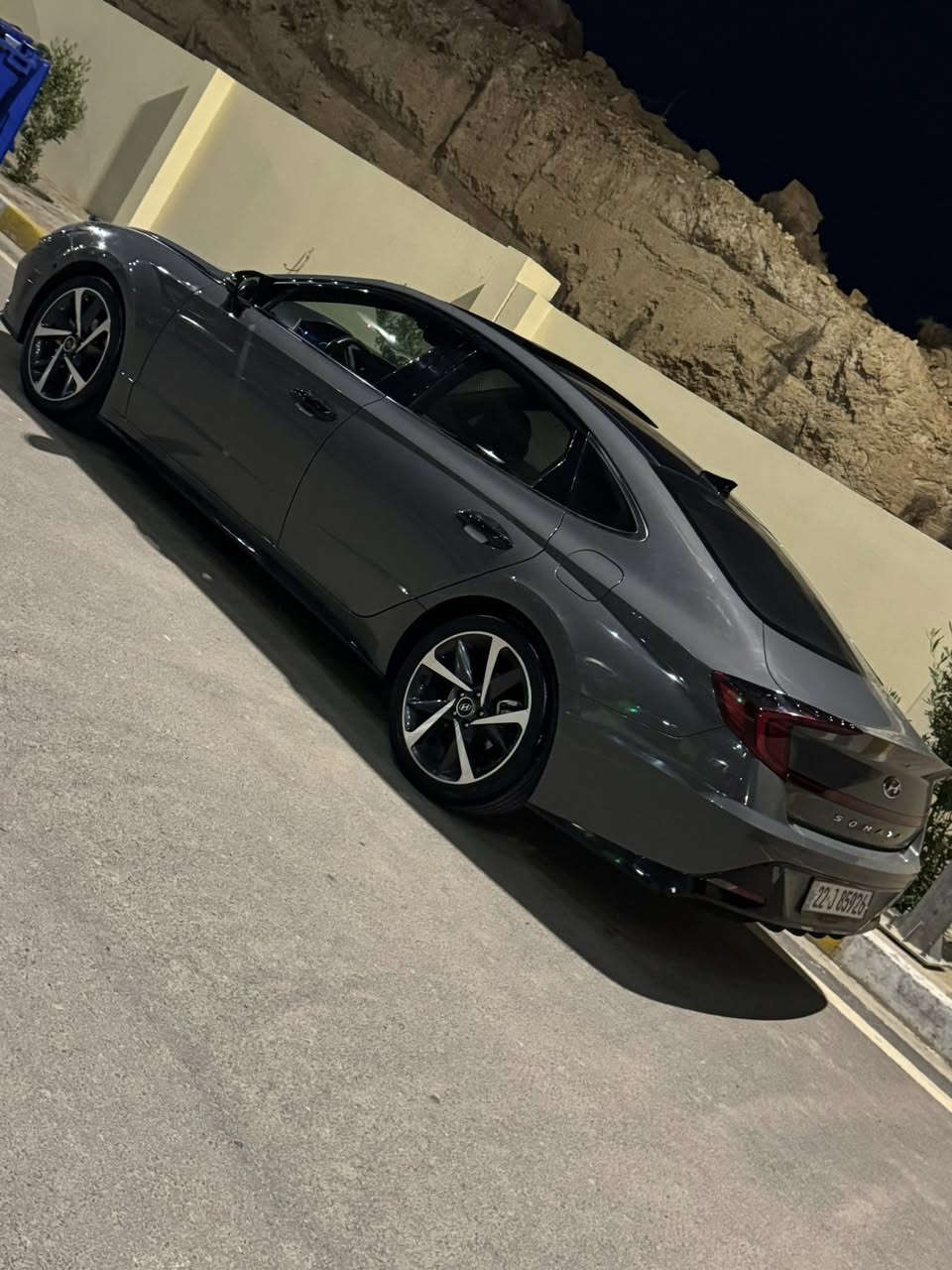 السلام عليكم
سوناتا 2021
فول مواصفات SE بلاص 
مكينه 16 تيربو
بانوراما شفتات مضخم سماعات دشبول اكتروني بيها مواصفات بعد
كشنات هيتر 
مكينه وكير ابشرط
هزه وسنويه جديده بسمي كابون بانزين ماستر
ماشيه 82 كيلو متر
ضرر ربع بوند صبغ جاملغ بارد خفيف يم لايت فقط
سياره جديده 
السعر 185 بيها مجال بسيط 
الرقم الهاتف
***********
***********
