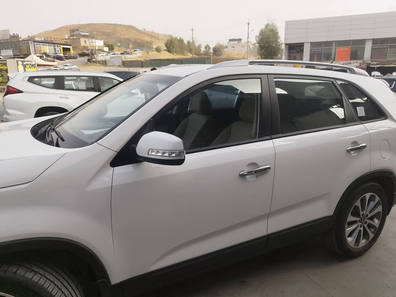 السلام عليكم
سورنتو وارد خليجي 
موديل ٢٠١٤ 
سنويه جديد 
هزه جديد 
شرط التحويل 
رقم السليمانية 
ماشيه١٣٥ الف كيلو 
.
المواصفات 
٤ سلندر 
سبعه راكب 
ثلاث قطع تبريد 
لايتات امامي 
اشاير بل مري 
شاشه كبيره 
تحكمات ستيرن 
كروز سرعه 
خمسه ويل كب 
وبقيه المواصفات المعروفه 
.
الموقع بلدروز حي العصري
لمعرفه السعر الاتصال على الرقم 
***********
