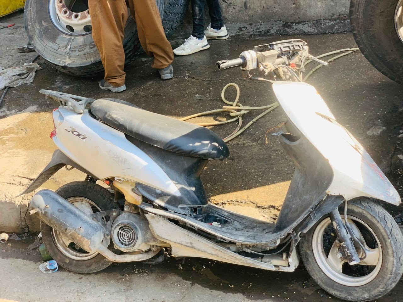السلام عليكم 

ماطور نضيف مكينه شرط الدرع تعبان بس محرك وشاصي شرط 
موصل الأيمن 

السعر ١٤٠ 
رقم الهاتف.  ***********.       ‪***********
