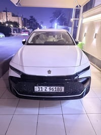للبيع تويوتا كراون خليجي ياباني وكاله عبداللطيف موديل 2025 لون ابيض رق...