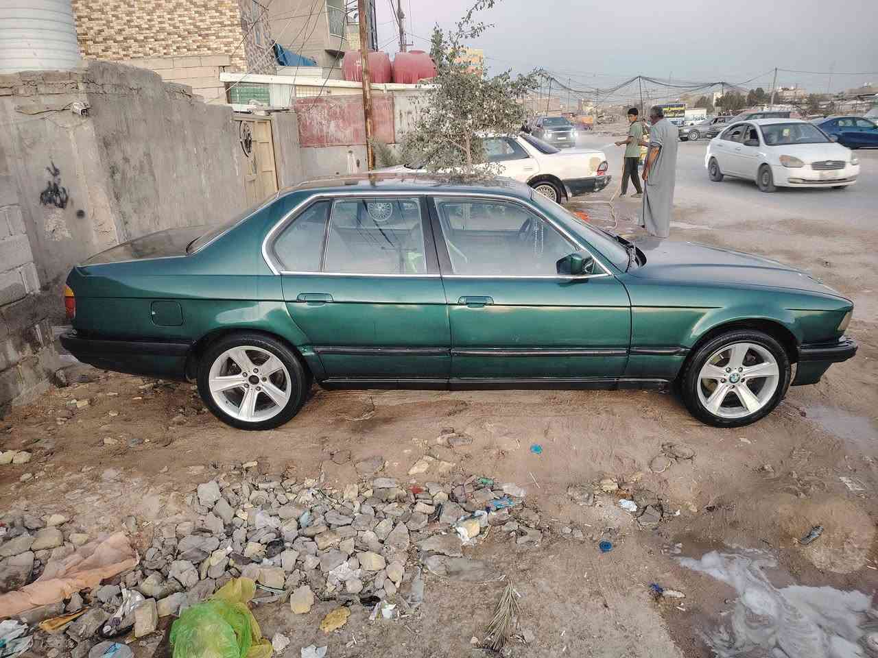 السلام عليكم....  السعر 45 ورقه وبيها مجال
سياره بي ام مديل 90 سته سلندر رقم اربيل
مصبوغه عام بدون ضربه قويه ابيع سويج
حداديه 70 بل 100 وغرفتها كدامك اتريد دوشمه
ضفيرتها حلوه كلش ***********
