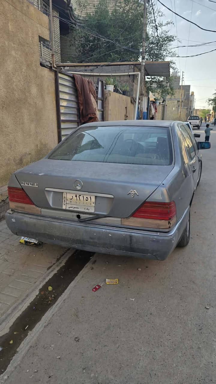 السلام عليكم ورحمة الله وبركاته مارسيدس شبح موديل ٩٤كير ومكينه ففتي ٣٠٠٠ جدد رقم بغداد السنويه نافذه السعر٤٠وبيها مجال للتفاوض للاتصال *********** بي واتساب
