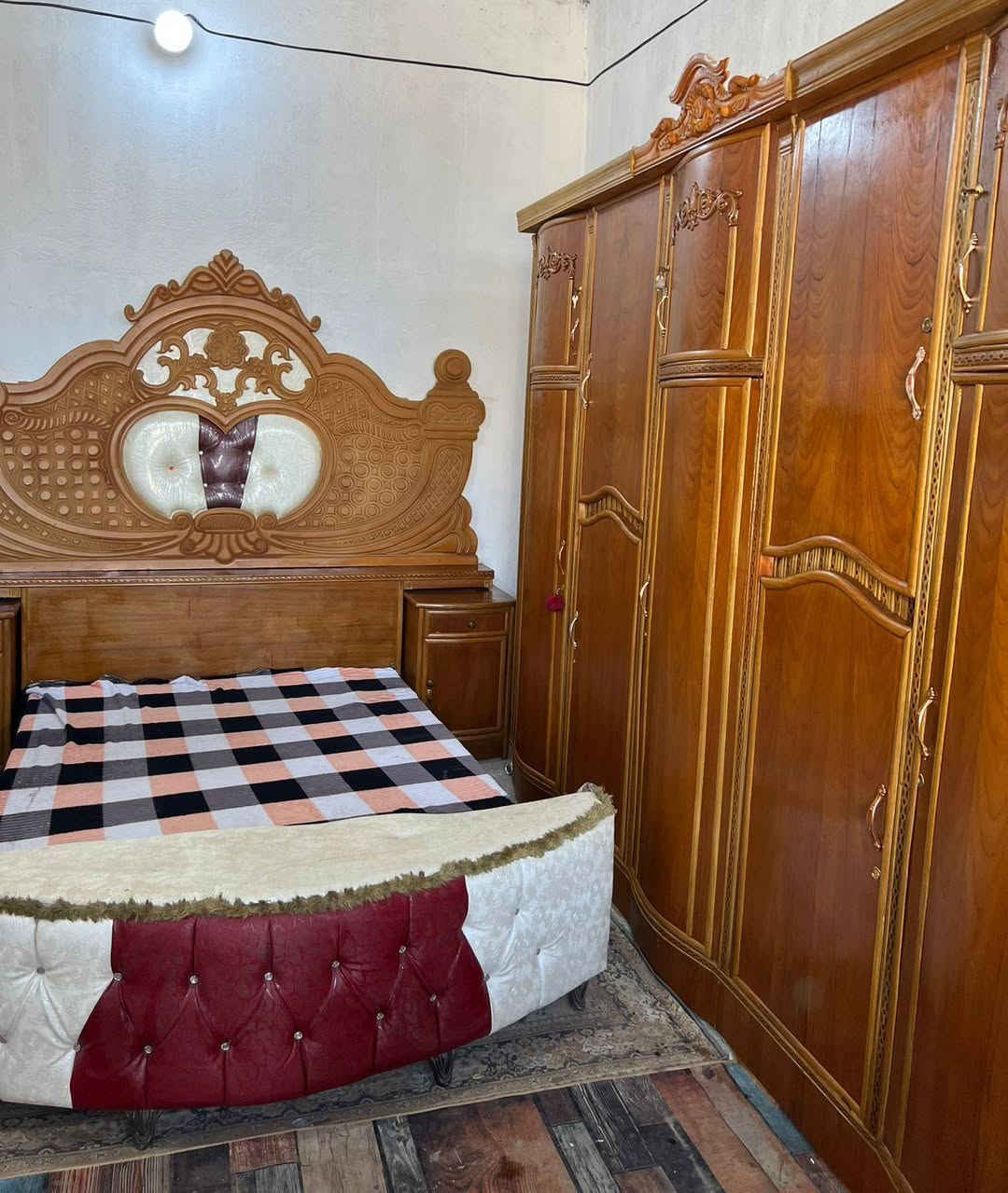 750غرفه خمس ابواب صاكه بمعنه الكلمه فول نضافه صاج داخل وخارج نضيفه جدا مال عرسان موديل نفخ زاويه كنتوريه ضهر جرجوبه بغداد الحسينيه مال الراشديه وعندي توصيل ***********
