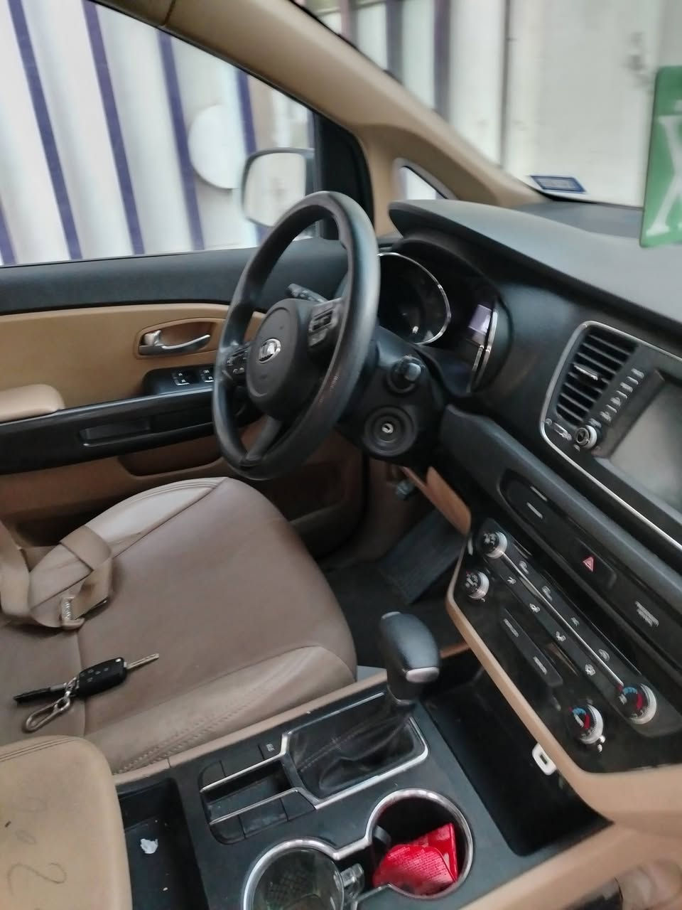 السلام عليكم ورحمة الله وبركاته كيا سيدونا ٢٠٢٠ السيارة حلو ونضيفه وخير من الله ومانقص شي صور الحادث بالمنشور كير ومحرك مكفول ٧راكب مكان السياره بغداد محرك ٣٣٠٠ والسياره استعمال شخصي سعر ٢١٠ وبيه مجال ***********
