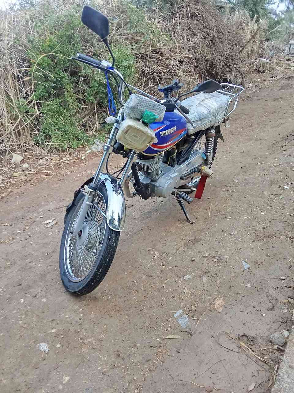 سلام عليكم دراجة تايكر ربعة كير البيع موديل 2020 .وراق  كوت بس بدون كمرك سعر325 بيها مجال  عنوان واسط العزيزية رقم تواصل ***********
