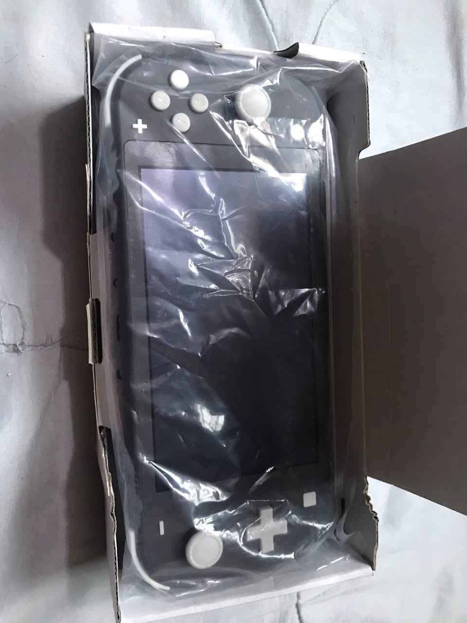 نينتندو سويتش لابت موديل 2025 بي مشاكل
الجهاز من يطفى عام اتعذب يالة اشغلة 

ومن يشتغل اريد استخدمة اشغلة ميعرض صورة اله ادوس البور مرة والهوم مرتين معاً يعرض 

الجهاز مفتوح لكيت مابي معجون حراري 

كامل مع الكرتون والشاحنة ووياه كود اشتراك اونلاين 

ممستخدم 

سعر نهائي 125 مع التوصيل


**إذا كنت صاحب هذا الإعلان وتريد حذفه لأي سبب، رجاءا أرسل رسالة إلى الدعم الفني**