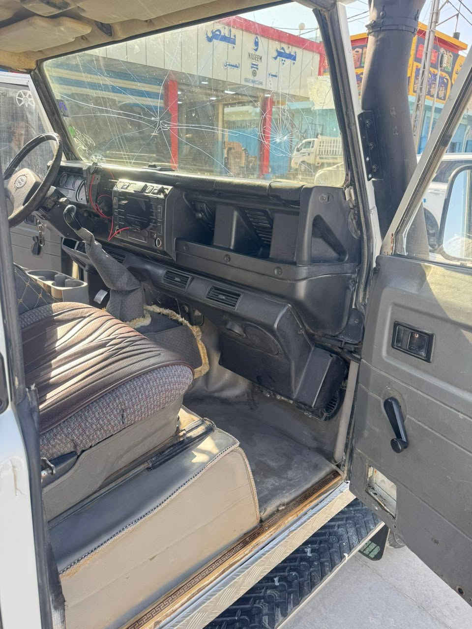 السلام عليكم
للبيع لاندروفر.
موديل:85 محدث 2002
السياره جاهزه صدر جيد، محرك جيد، كير جيد، اكسلات جيد،
مكان السياره: الانبار_ هيت
رقم بغداد تحويل ثاني يوم
السعر: 90 بيها مجال
رقم الهاتف : ***********
