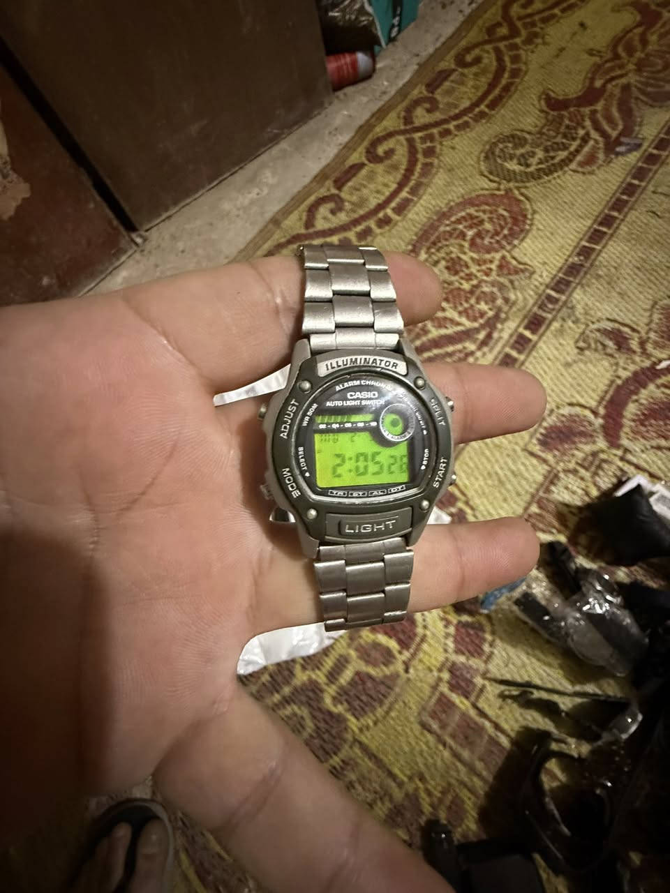 سلام عليكم من رخصت الادمن  ساعات اصليه كلمن وسعره ***********
