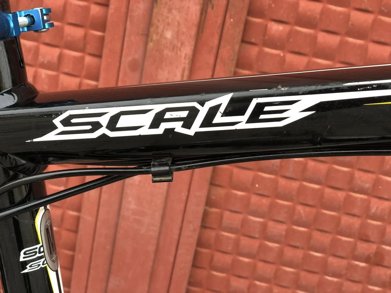 بایسکل / سویسری 🇨🇭

ماركة / scott scale 

قياس / ٢٦ 

المنيوم 
Magnesium 

٩*٣ كير 
Shimano Altus

بريكات 
Avid

فحمات
Shimano tektro

ماشة دبل
Rock shox

مكينة امامي
shimano deore

مكينة خلفي 
shimano deore

تايرات / scott
٢٦ * ٢٠

داخل بايدر بولبرينك

تكدر اضيف ديسك 

وزن خفيف 

سعر / ٢٢٠ الف
لي نسبة معاملة تفضل خاص

مكان سليمانية 

توصيل موجود


**إذا كنت صاحب هذا الإعلان وتريد حذفه لأي سبب، رجاءا أرسل رسالة إلى الدعم الفني**