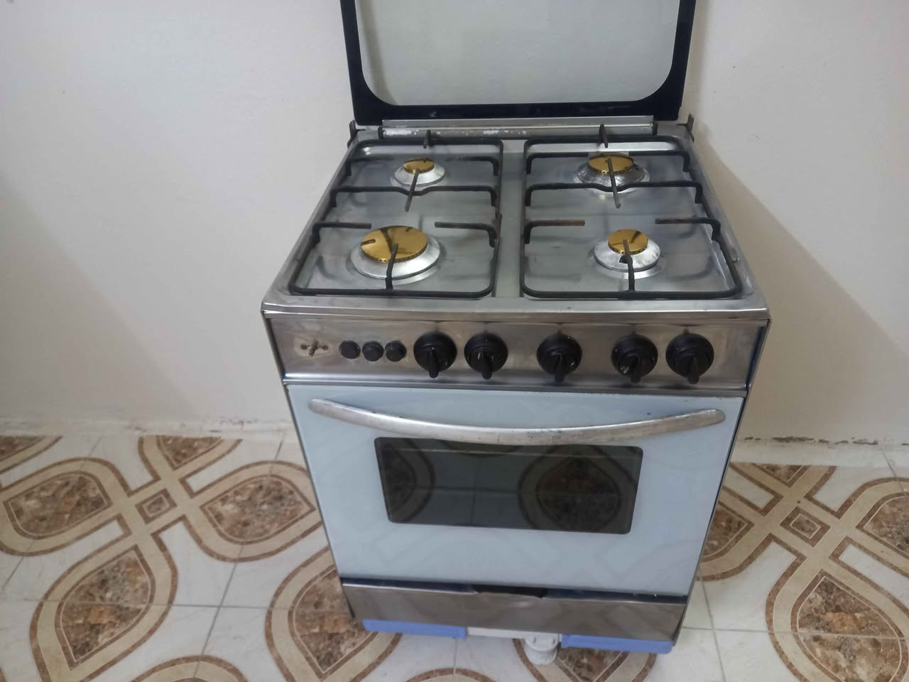 طباخ عشتار مصري للبيع شرط الشغل السعر ٧٥ ألف العنوان موصل حي الصدام بعد السيطرة عالشارع العام طريق بعشيقه *********** ***********  يوجد توصيل داخل الموصل أجره عالمشتري موصل, نينوى
