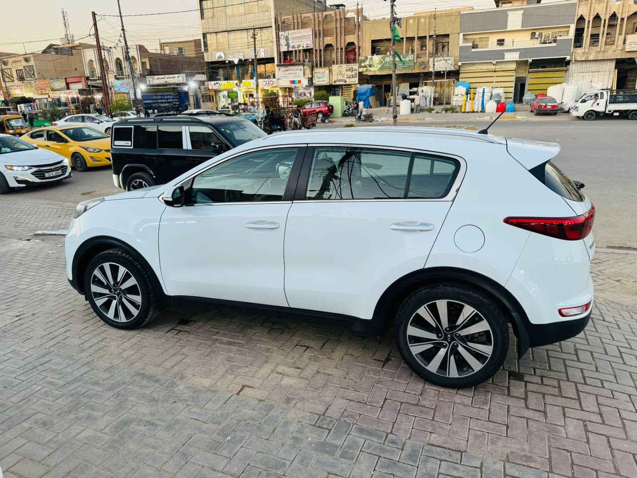 سبورتج مديل 2018خليجي مكفوله
السعر 178 بيه مجال بصيط تبريد وصدر جديد تخم تاير جديد سياره جاهزه متصرف عليه اي شي  
بغداد الدوره  ***********
