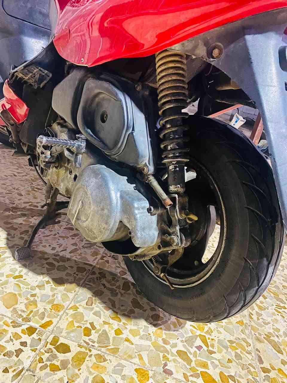 دراجه فراشه نضيفه محرك مفتوح مره وحده كهرباياته كله شغاله تشتغل نكره سلف هندر شلعه ومعدل ودراجه ما ماشيه علا حطت إيدي كلشي بيه شغال ما عوزه شي تجي وتفحص بعينه سعر 350 وبيه مجال رقم *********** مكاني المجر الكبير
