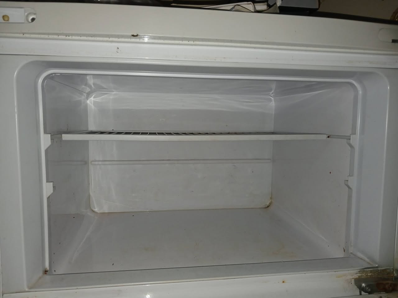 ثلاجة نوعية راقيه اكبر حجم
نظيفة وشرط التجميد بس قبل كم يوم صارت ليك 
ماضل بيهة غاز شغالة شرط 
بيش تفيدك علق او تواصل معي واتساب 
***********
