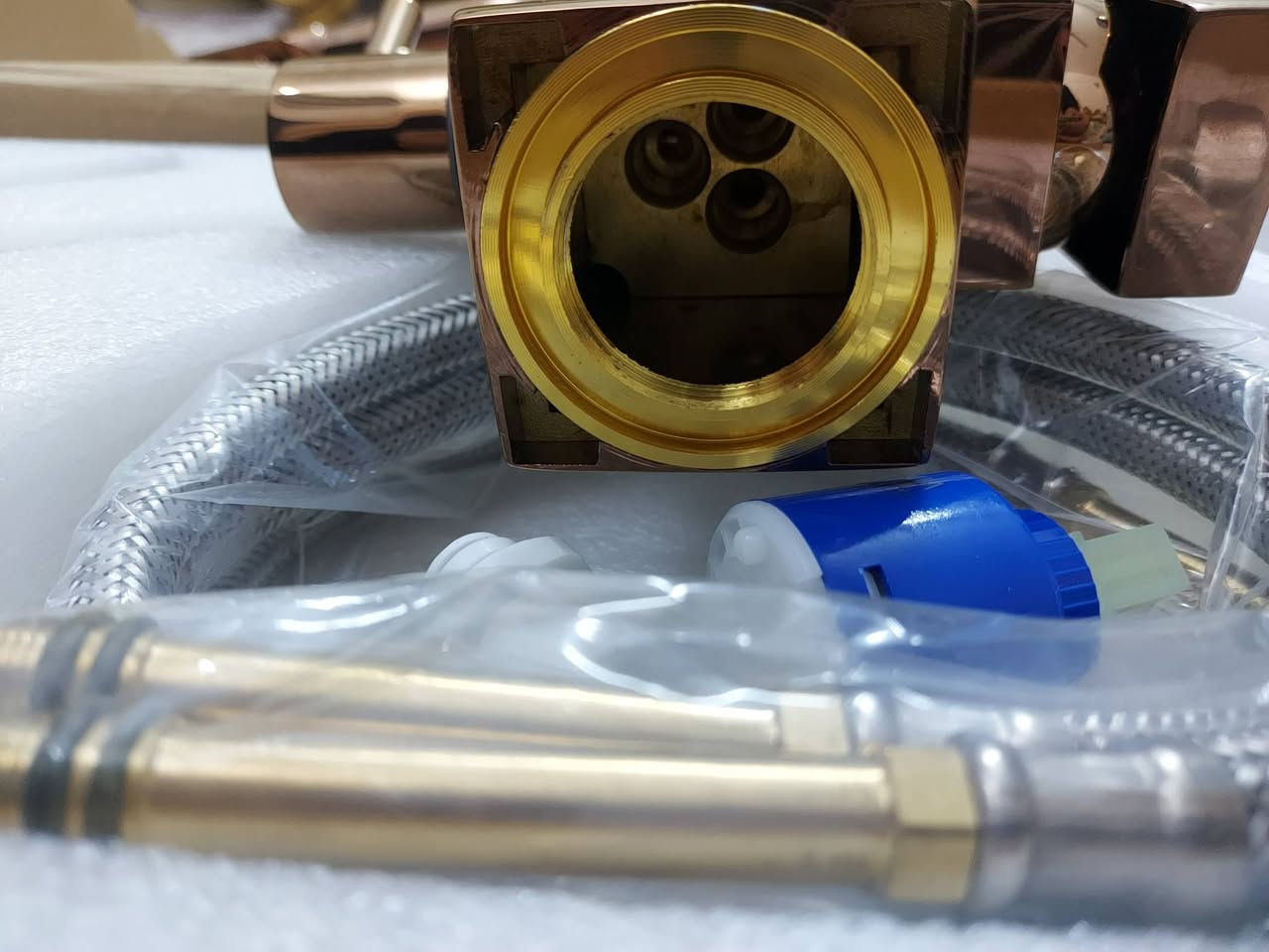 خلاط مطبخ حديث ثقيل ونحاس 100% اصلي 
اللون ذهبي
السعر 40الف شامل اجور التوصيل 
مكاني بغداد مشتل حي المعلمين 
***********
