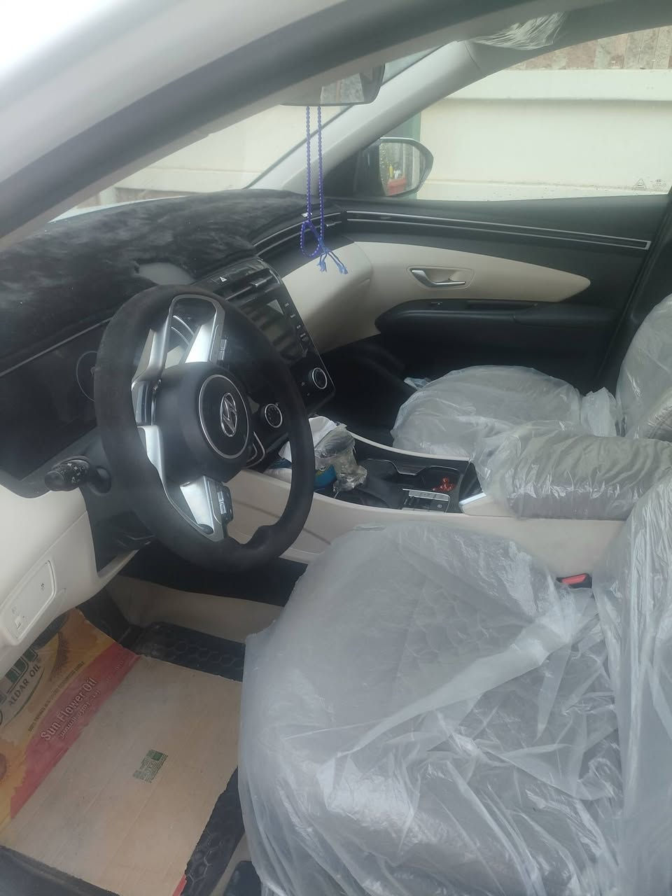 توسان موديل 24فول خليجي قماره حديد قطعه تبديل بس بنيد مكان السياره بغداد الحريه  195 رقمي***********
