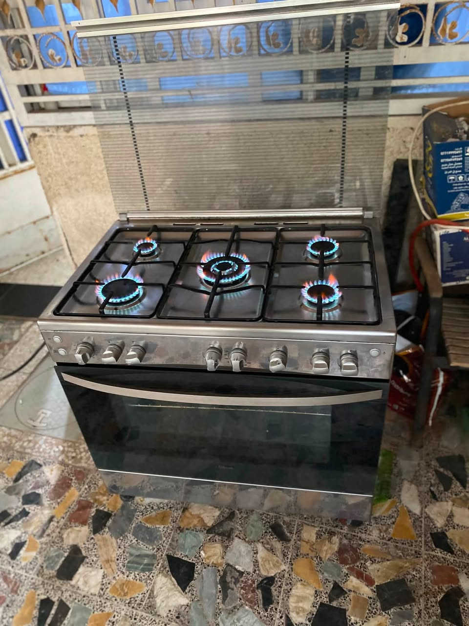 طباخ جبسون ايطالي نظافه ٨٥/١٠٠ السعر ١٨٠ الف 
بغداد رقم الهاتف ***********
