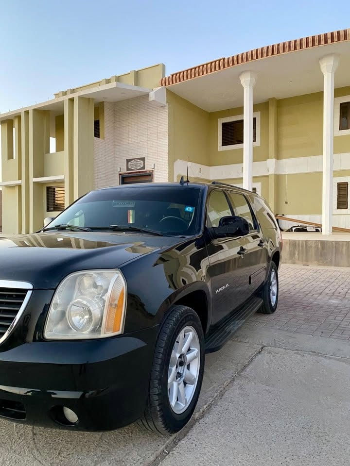 تريد فول ورخيص تفضل جي ام سي يوگن الطويل
 (Yukon XL) موديل 2014 
مستعجل على بيع السيارة لاجل ضرف

السيارة فول مواصفات الاخير ورخيصة كلش
اعلى فئه 
فتحه  سقف سلايد
دوس كهربائيه دواخل اسود
جنطه كهرباء 
كشنات جلد تدفئه وتبريد
شاشه الاصليه حساسات تحكم ستيرن
محرك وكير مكفولات 
علي وضع الشركة 
محرك 5300 المرغوب

واستخدام شخصي
دفع رفاعي (4WD)
تخم تاير جديد تبريد ثلج
 عدد مقاعد 7

للأستفسار  رقم هاتف ***********
✅ السعر 183 وبيها مجال 
فقط بيع اعتذر عن المراوس
