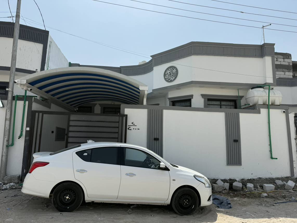 للبيع بيت في البصرة / أبو الخصيب / شارع أبو كوصره
المساحة: 160 متر – زراعي
الموقع قريب من الخدمات والأسواق والمدارس، والشارع هادئ ومناسب للعوائل.مكون البيت من 3 غرف و3حمامات وهول وديوانيه ومطبغ وغرفه وحمام فوك وكراج والشغل مرتب  جيرانك ذهب والسعر 85))***********

مواصفات البيت:
 • بناء مرتب وجديد صارله شهرين من كمل 
 • منطقة مرغوبة وقريبة من كل الاحتياجات
 • 
 • واجهة 10 ونزال 16
