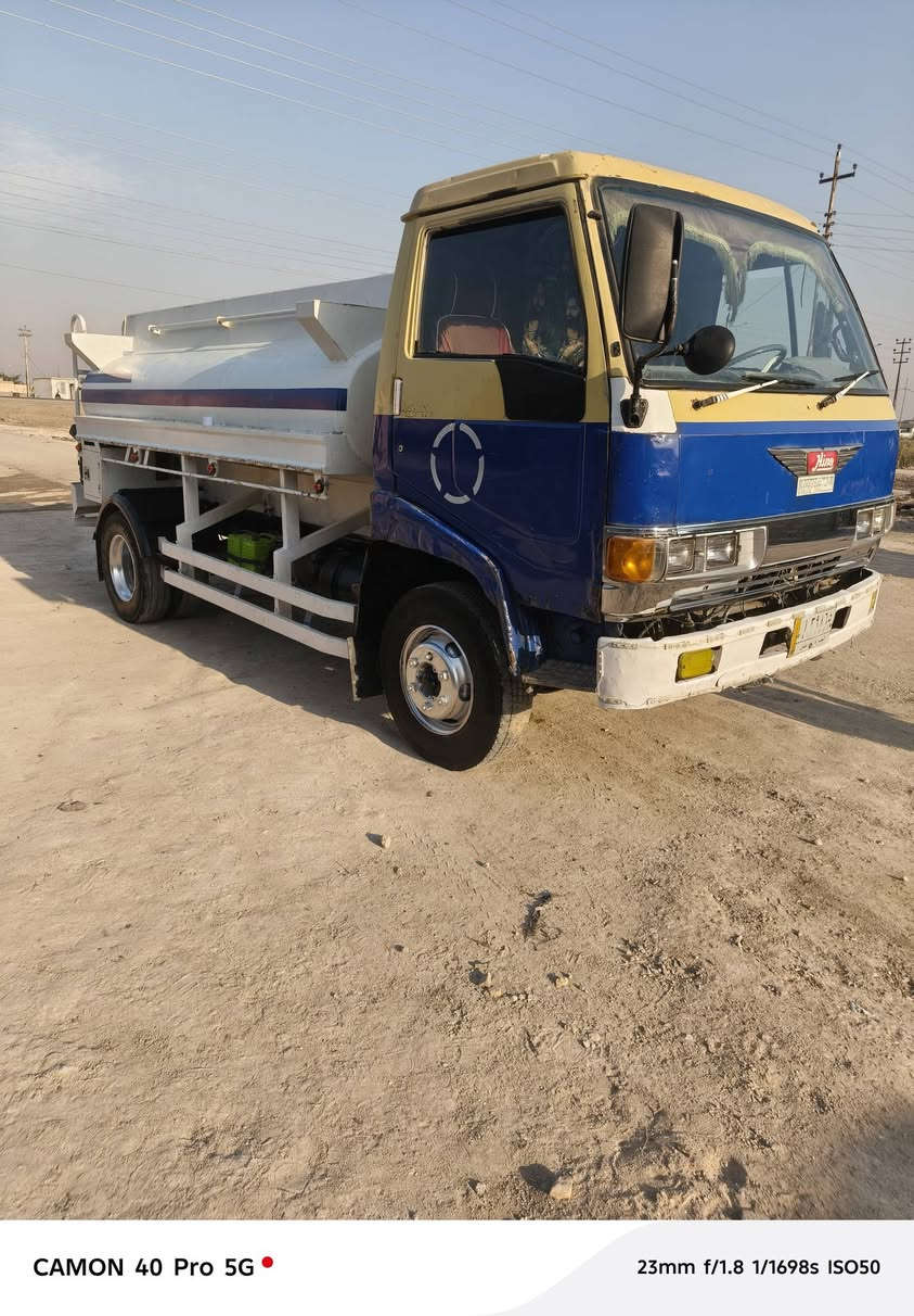 السلام عليكم هينو طيرة ستين للبيع  رقم بصرة بسمي سنوية لغاية 2028 مكينة وكير وشاصي مكفولات سيارة جاهزة للعمل سعة التانكي خمسة طن مكاني البصرة وللاستفسار الاتصال على الرقم ***********
