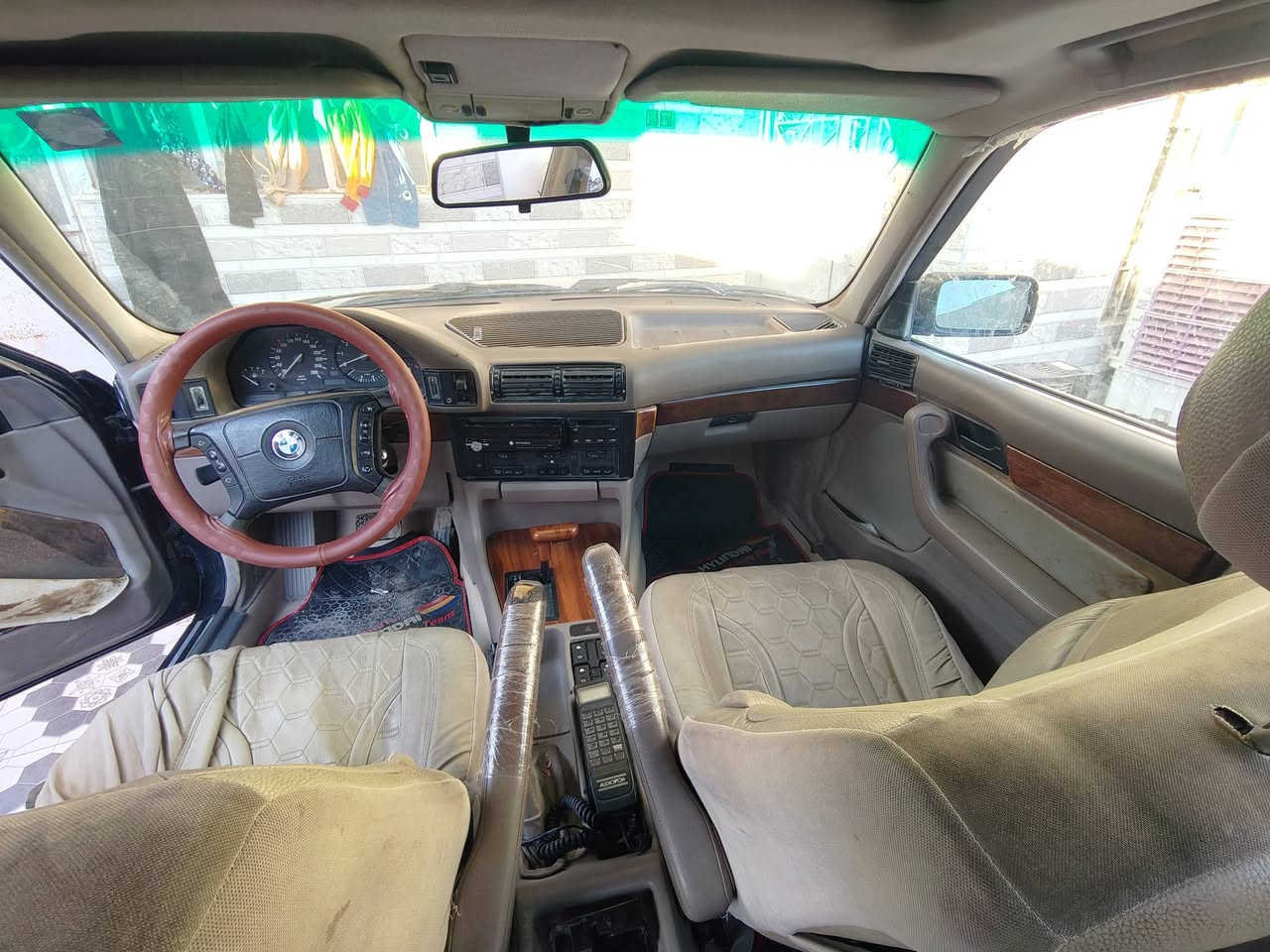 السلام عليكم سياره للبيع 525مسكر فانوس 60وبيها مجال رقم بغداد موديل1991
***********
***********
