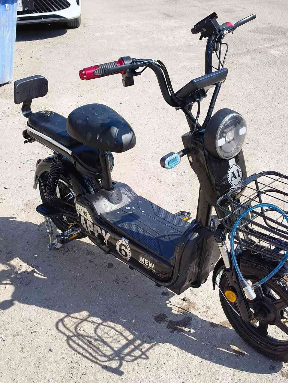 دراجه شحن للبيع دراجه استعمال اسبوع الله شاهد بس ضاعت مفاتيحها وتركتها صار 3 اشهر هسه غسلتها وصورتها الدراجه جديده شخط واحد ما بيها نقصها فقط اسويج لا اكثر ولا اقل تاخذها من باب بيتي والله اخذتها ب290 الف هسه رايدها ب140 نقصها سويج وسعرها كلش مناسب والله 140 الف
مكاني بغداد حي الاعلام شارع البداله 
***********
