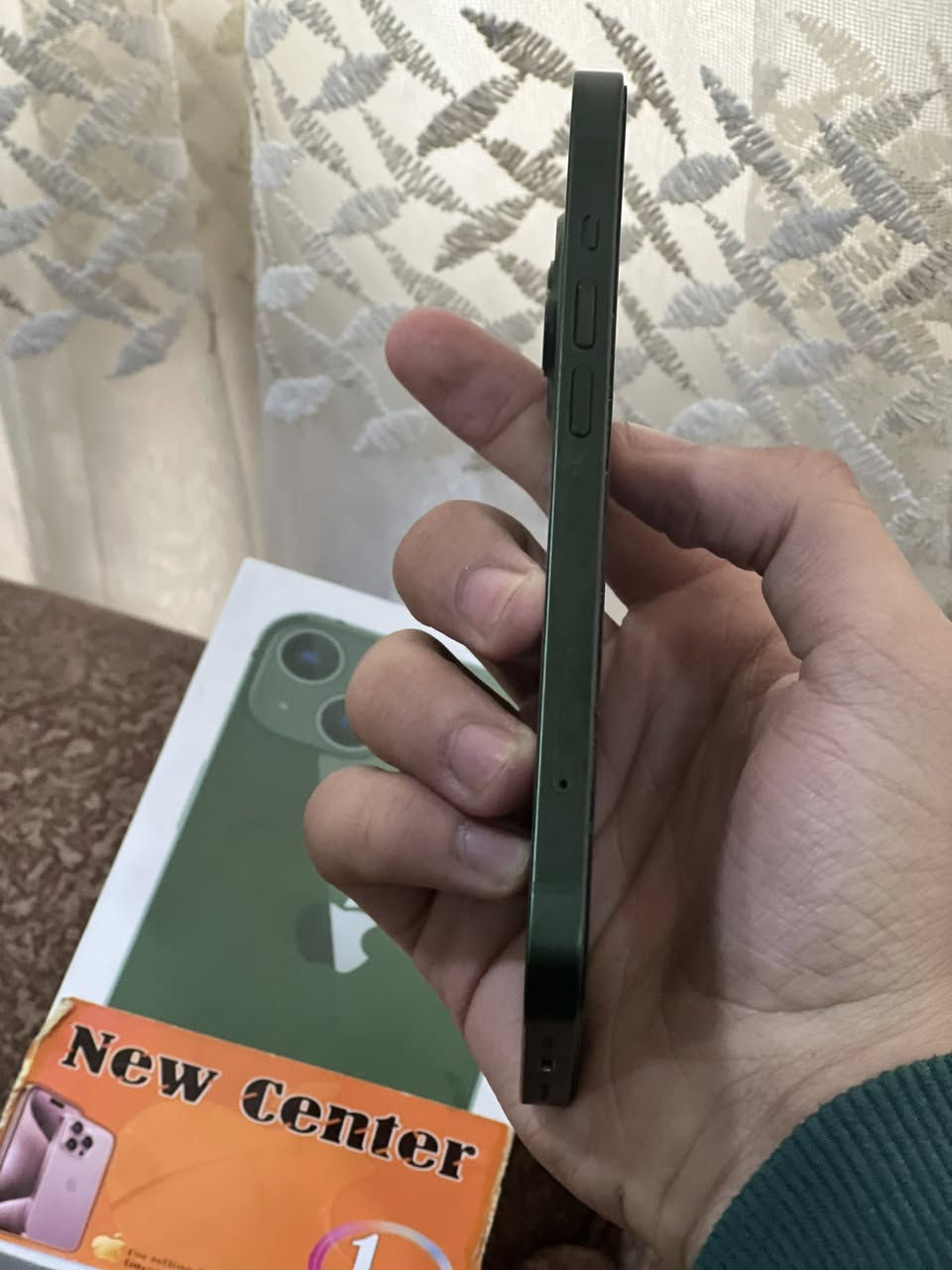 السلام عليكم 
ايفون 13 العادي 
النظافة 100‎%‎ 
ما مفتوح ولا مبدل شي 
السعر 460 
للاستفسار اكثر على الخاص او على الواتساب  ***********
