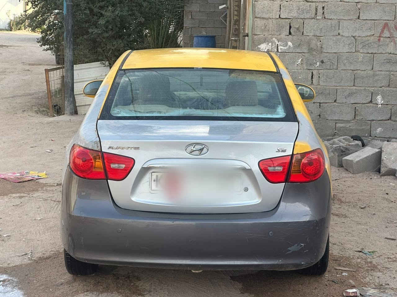 السلام عليكم الانتره موديل ٢٠١١ بسمي السياره بيها ظربه من الخلف كير ومكينه مكفولة مصفره هيه وغرامات مكان السياره الزبير سعر ٧٥ رقم الهاتف ***********
