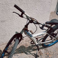 عيوني بيسكل ياباني اصلي والله يخبل وكلشي شغال بي بريكات امامي خلفي ناق...