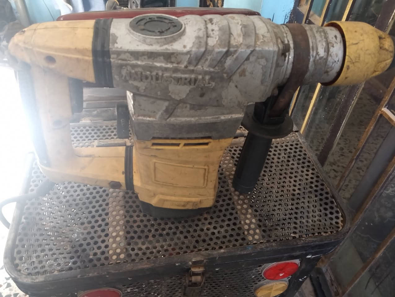 السلام عليكم درين همر نوع انجكو الحجم الكبير 1800واط تكسي ودوران للبيع عالفحص بلادي حلة الثورة شارع المجلس ***********
