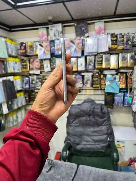 11 عادي 
ذاكره 128 
نموذج M تك سيم 
بطاريه 100 
شرط نورمال حاسبه 
وتر بروڤ 
سعر الجهاز 255 
شراي خاص او اتصل 
*********** 
***********
