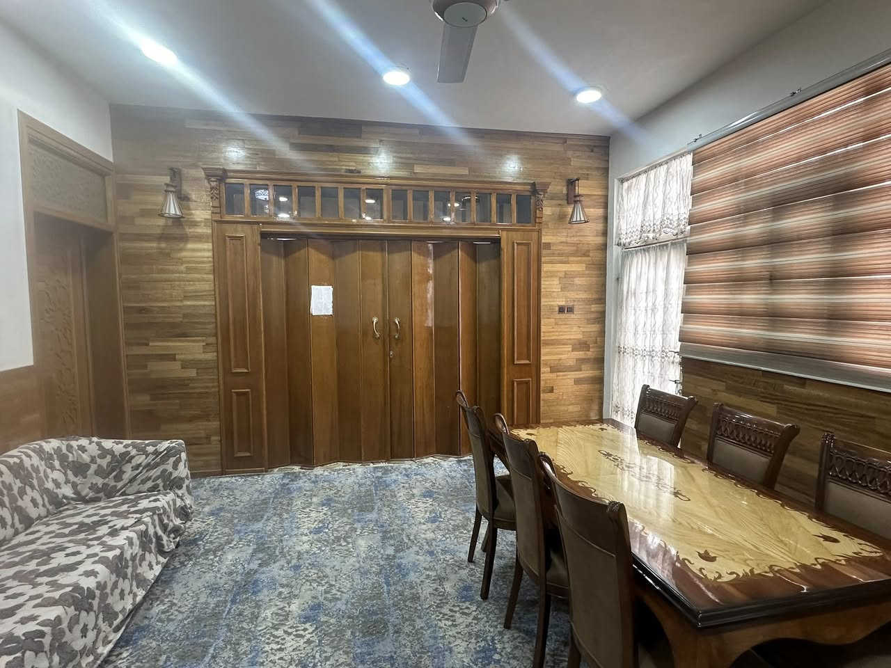 سلام عليكم ورحمة الله وبركاته بيت ٢٠٠  متر في منطقة السهيلية الثانية بناء صب كونكريت طابقين درجة اولى على طريق الزوار يصلح الطابق الثاني يصير موكب او مضيف 
للاستفسار الاتصال على هذا الرقم 

***********
