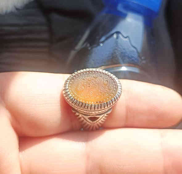 السلام عليكم يماني حر تحفة مخطوط خط احترافي موقع بأسم الخطاط (يافاطمة الزهراء اغيثيني) صياغه ثقيله سعر 70 مكان السماوه توصيل موجود ***********
