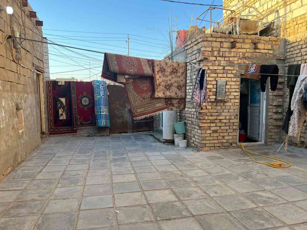 بيت للبيع بموقع مميز
🏠 مساحة الأرض: 155متر صافي 

🛏 . غرف نوم 2+ صالة + استقبال+... حمام

البناء.. طابو صرف

📍 الديوانية - [الشاميه] حي الحسين قريب على ... [مدرسة الخوله]
 للتفاوض

البيت مرتب وجاهز للسكن، صور وفيديو موجود

للاستفسار فقط:
 ***********
