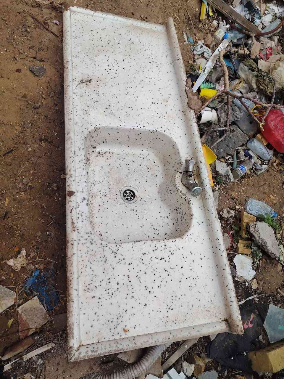 غراض للبيع كلمن وسعره الخاص مفتوح والهاتف مفتوح 
***********
***********
