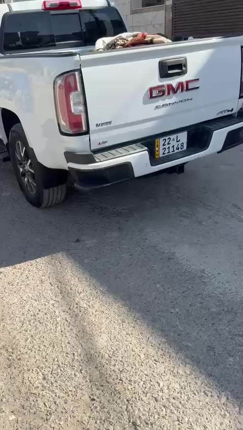 السلام عليكم للبيع جي ام سي كانيون دبل قمارة موديل 2022 فول نضافة ماشية 20الف بيهة ثلاث قطع صبغ بأسمي تحويل مباشر متواجد بغداد واربيل السعر 210 وبيهة مجال انشاء الله للتواصل خاص او على واتساب ***********
