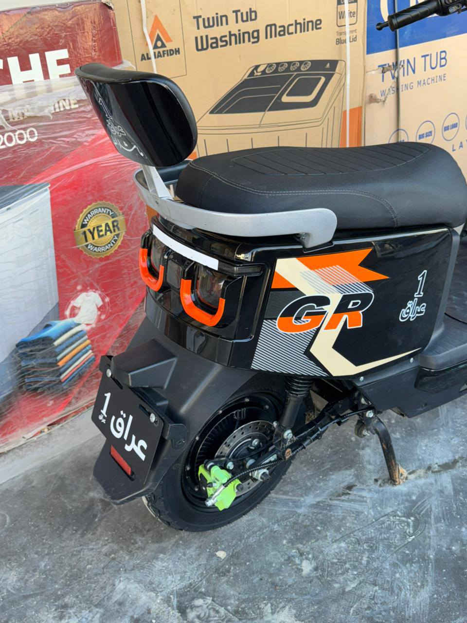 السلام عليكم 
عندي دراجه شحن للبيع الانظافه 100% الله يشهد 
خمس بطاريات 
سرعة 80 حقيقي
السعر 850 العنوان بغداد الامين الثانيه 
رقمي ***********
