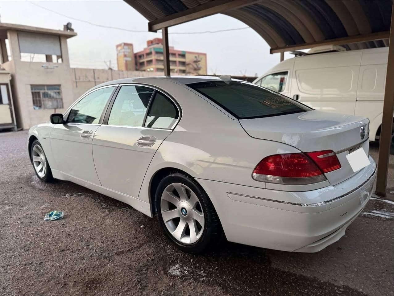 سلام عليكم اخوان..
٧٤٥ باب قصير.. فوول للآخير.. 
باخرة ٢٠٠٤ اصل.. محدثه ٢٠٠٨..
بيهه ٣ قطع صبغ بدون ضربه... او طخة... 
سياره وارد يابان...معلاية ونزلنة موديلها.....رقم بغداد.. ألماني..
سياره جاهزه من كلشي... وبلحقيقه احلا من صور..
للبيع..
السعر ١٠٥
*********** مكانها حله...
