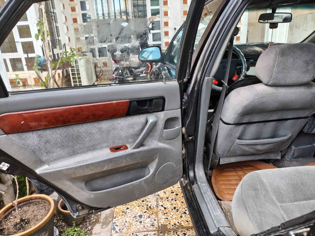 السلام عليكم
اوبترا موديل 2004 
رقم بغداد انكليزي مداور ثاني يوم 
السعر 52$ ومجال
مكاني تكريت 
***********
***********
