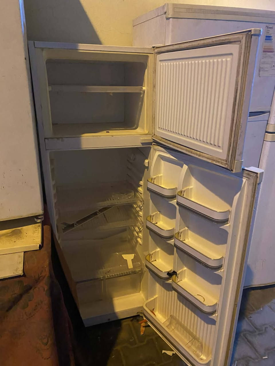 ثلاجات للبيع ببهن بخاخ وليهن فريز مال مزاد *********** نجف كوفه
