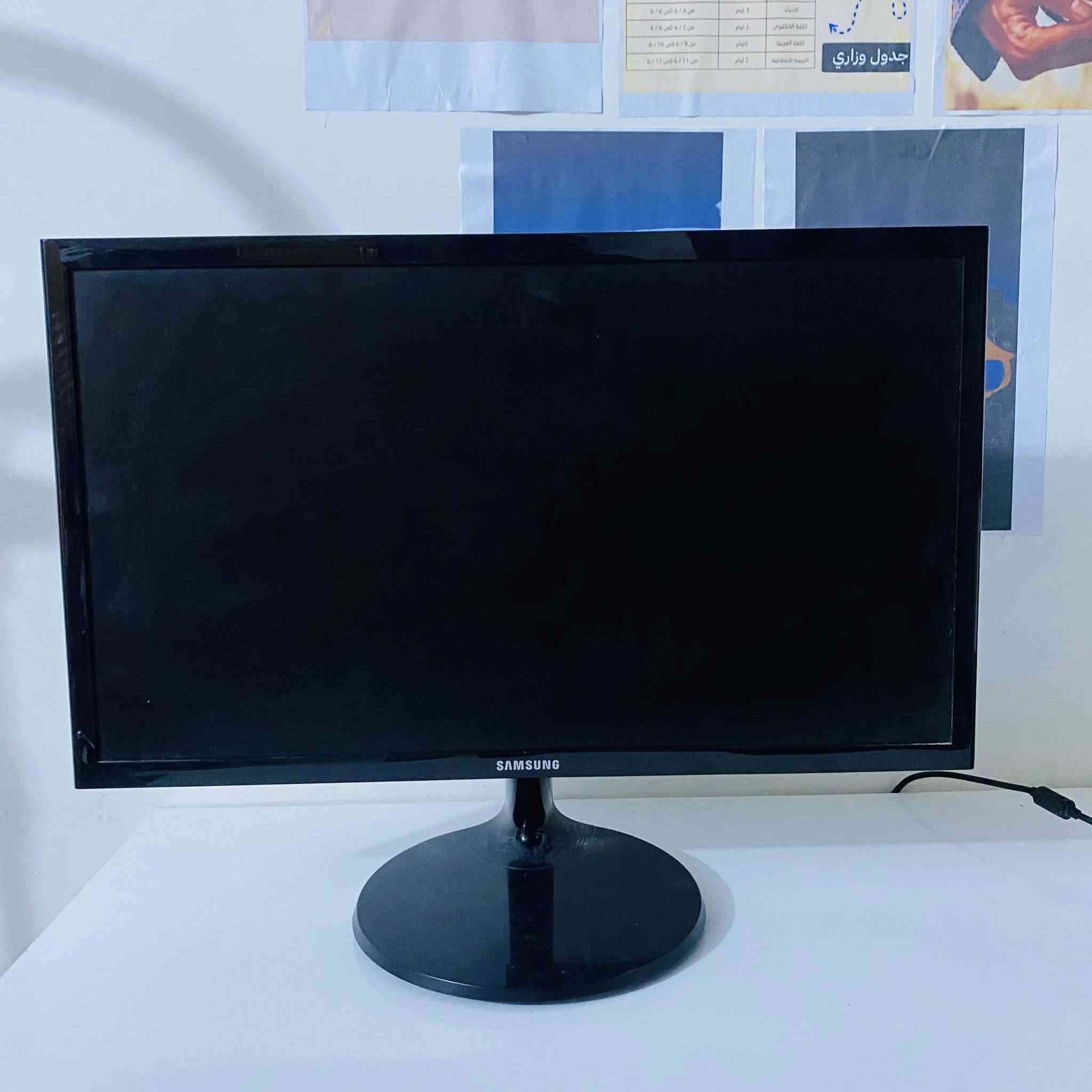 سلام عليكم شاشة شغالة حجم (22) بوصة
المداخل مالاتها مثل ما موضح بالصورة
الهيرتزيه مالتها 75H

ملاحظة: ما داخله تصليح ❤️
سعرها:50 الف قفل مكاني بغداد العبيدي
لتواصل ***********
