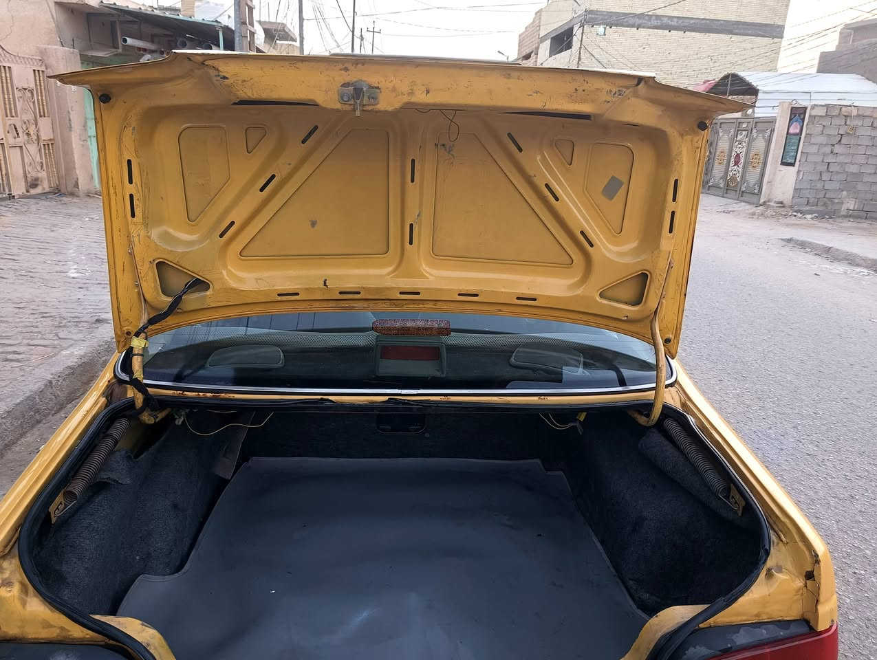 سلام عليكم سياره بيجو بارس موديل 2015 كير ومكينه فرنسي تخم تاير جديد حداديه خير من الله تبريد شغال بيه طخه بل جاملغ الخلفي كما موضح في الصورة وبيه تبديل بنيد طاير رقم بغداد انكليزي هيئه وغرامات مصفره تحويل ثاني يوم السعر 40 وبيه مجال حك الجيه الااستفسار  ***********
