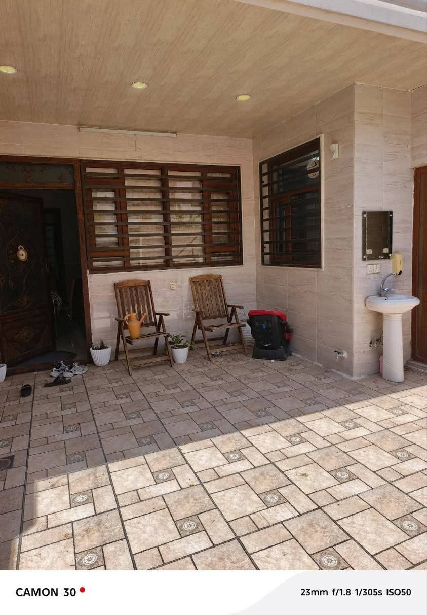 خانوو بۆفرۆشتن
ناونیشان هەولێر هەڤاڵان سیمی خاتواناوە
ڕووبەر 125تاپۆ
ڕووئاڕاستەی ڕۆژهەڵاتە
کۆڵانی 15مەتریە
دوونهۆمە
بێکهاتووە لە 
2ژووری نوستن
هۆڵ
ژووری میوان
چێشتخانەی ساردو گەرم
وەتساپ/***********
