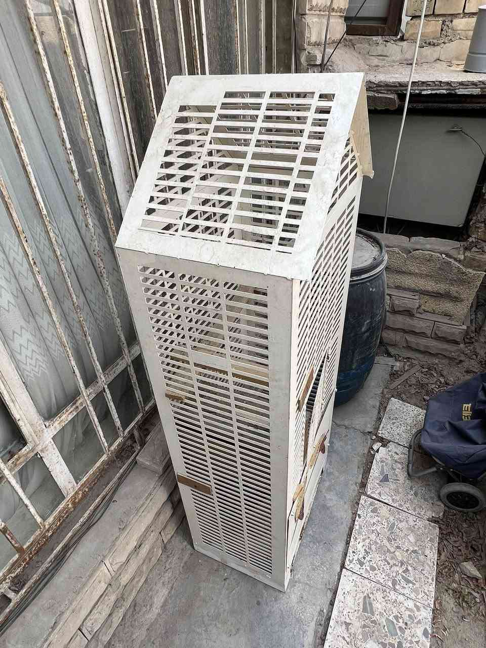 قفص حديد يرهم كل انواع الطيور
ارتفاع 150
عرض 55
نزال 35 
مكاني بغداد عامريه


**إذا كنت صاحب هذا الإعلان وتريد حذفه لأي سبب، رجاءا أرسل رسالة إلى الدعم الفني**