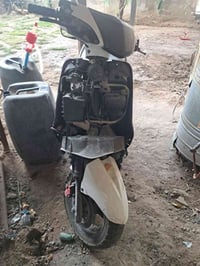 عندي دراجتين طافيات متروكات ابيعهن كوم حديد سعر ٢٥٠ ثنينهن مكاني بغداد...