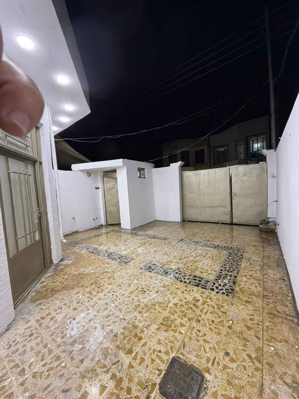 يوجد مشتمل للايجار في حي الجبيريه الثالثه قرب جامع باب الريان طابق واحد غرفتين 
وباقي التفاصيل  يجاره 250 ألف قفله 🔒 
                       ☎️ *********** ☎️
