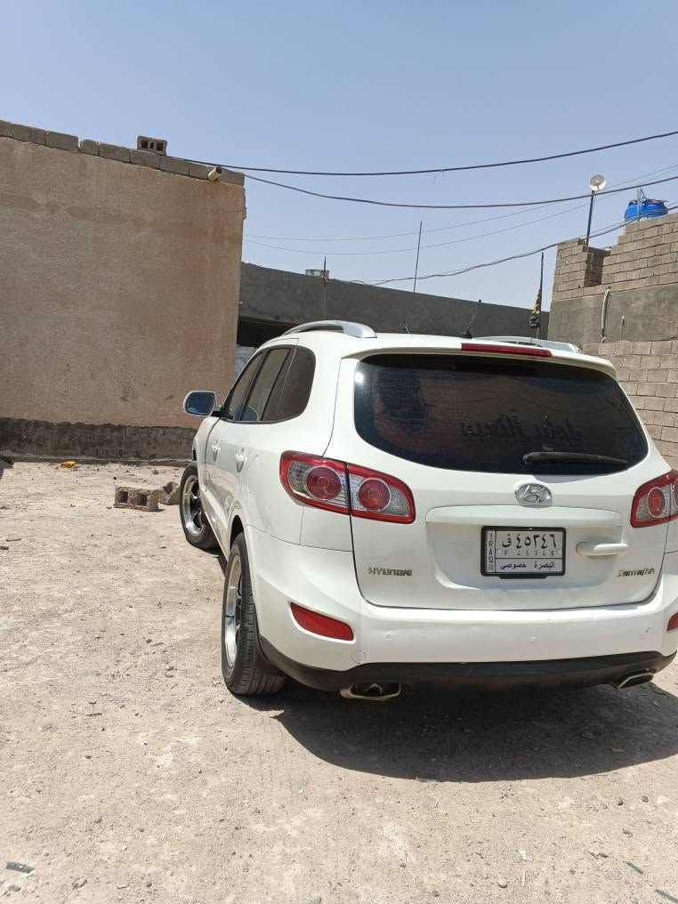 من رخصة الادمن سيارة هونداي سنتافي وارد خليجي بيها مكانات بارد والدعامية الامامية مبدلة تخم تاير جديدة مكينه كير فول تبريد فول حدادية خير من لله السيارة مال بيت ماشية 185الف قول مواصفات تحكم ستيرن تنته سبعة راكب 3 قطع تبريد دواخلي بيجي السعر 140 وبيها مجال للاستفسار مراسلتي خاص او الاتصال على *********** البصرة, العراق
