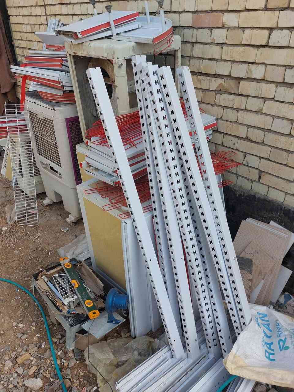 عارضة وسطية للبيع ايرانية خمسة متر ويه السفينة يصيرن ٦ عدد الرفوف (٢٥) للبيع في كربلاء
***********
