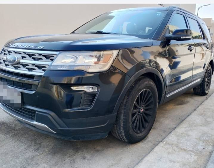 المواصفـات ::
فورد اكسبلور مديل 2018 Xlt
حجم المحرك 3500 (6سلندر)
مواصفات : xlt
شاشة الكتروني
 بصمة ابواب 
بصمة تشغيل 
تشغيل عن بعد (Remote Start)
صندوق شفط كهربائي  
سستم سماعات (Bang&Olufsen)
‏‎تحديد سرعة
مرايات جوانب هيتر
حساسات خلفي 
7راكب 
كشنات مخمل لونين
كشنات كهربائي امامي 
شفتات استيرن
استيرن كهربائي 
تبريد لمس
تبريد ثلاث قطع امامي وسط خلفي
منافذ AUX, مع اربعة منافذ USB  منفذ رام ذاكرة ورام خرائط GPS مع منفذ كهرباء 110فولت 
لايتات ليد وعدسة زينون بلادي 
بلوجكترات ليد زينون بلادي 
بكلايتات ليد بلادي 
ويل كروم سبورت
وبعد هواء مواصفات 
رقم بغداد انگليزي
حادث موضح بالصور
السعر170$
مكان السياره كربلاء للاستفسار ***********
