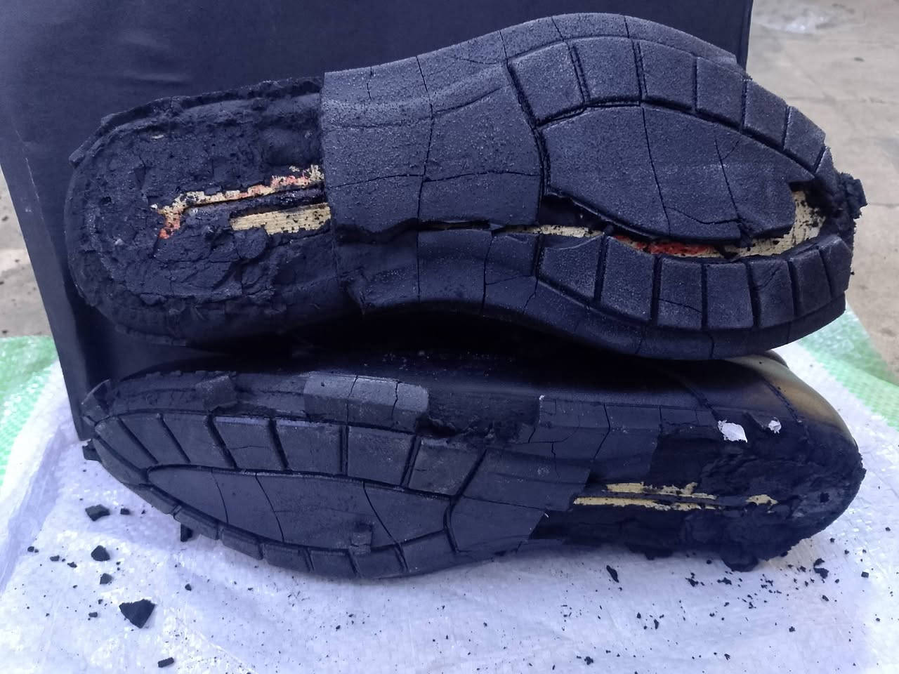 🔥 تصفية بسعر تراب 🔥

حذاء رجالي رسمي (XL ESCA) 👞
قياسات: من 40 إلى 45

✅ جديد (بعضهم بالكارتونة)
❗ يحتاج تبديل نعل كامل / طركة مال مشي

مناسب للشغل أو التصليح 👌

📦 أكو كمية متوفرة

💰 السعر: 2000 دينار للحذاء (سعر قوي)
📩 التواصل خاص للجادين***********

⚡ متوفر مفرد وكمية ⚡
