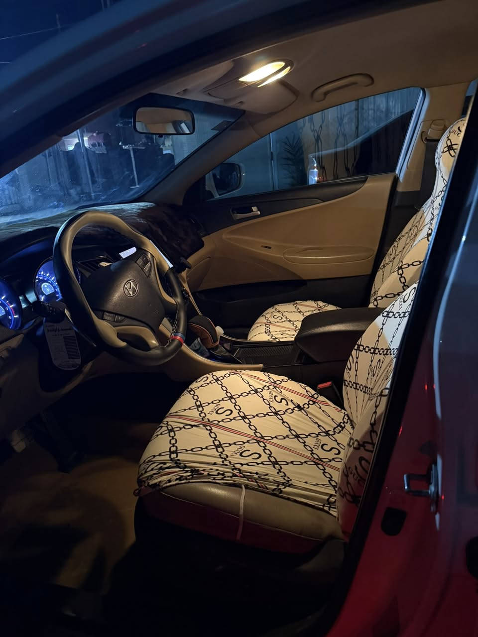 السلام عليكم سوناتا موديل2013 خليجي بيهة صبغ فقط في الجاملغ الخلفي في الصفحة اليمنة من الجاملغ  السيارة مال دولية
شفتات ستيرن 
كرسي السائق كهرباء 
داخل جلد
قطعتين تبريد 
حساس كاميرا 
مكينة 2400
السيارة جديدة ومشي حقيقي 
السعر 138
رقم الهاتف :***********
